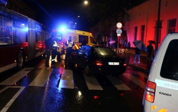 Apát és fiát ütötték el Kaposváron az Anna utcai körforgalomnál