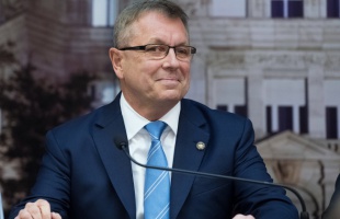 Tiszteletbeli doktori címet kapott Matolcsy György a Kaposvári Egyetemtől