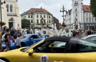 Porschék lepték el a Kossuth teret