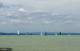 Indul az élet a Balatonon