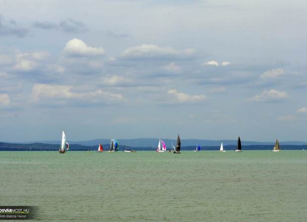 Indul az élet a Balatonon