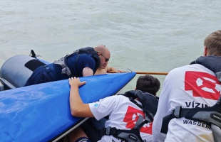 Nem tétlenkedtek a vízimentők a Balatonon