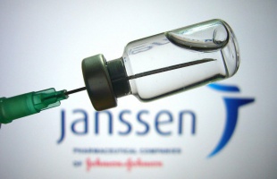Európai Gyógyszerügynökség: nagyon ritka esetekben kapcsolat lehet a Johnson & Johnson vakcinája és a vérrögképződéses esetek között