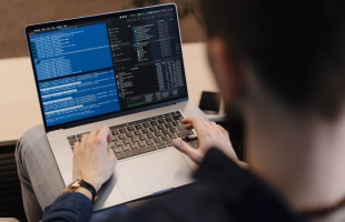 Több ezer diák vehetett részt az informatikai képzéseket népszerűsítő projektben