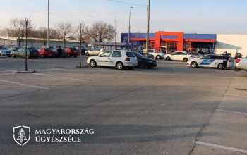 Parkolóban verték meg az új udvarlót