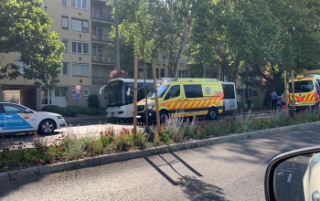 Baleset a Berzsenyi utca Füredi út irányába tartó sávban