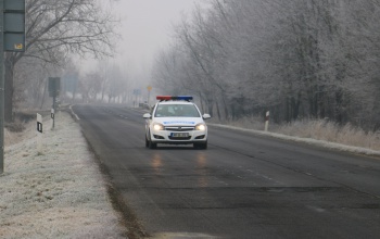 A téli közlekedés veszélyeire figyelmeztet a rendőrség
