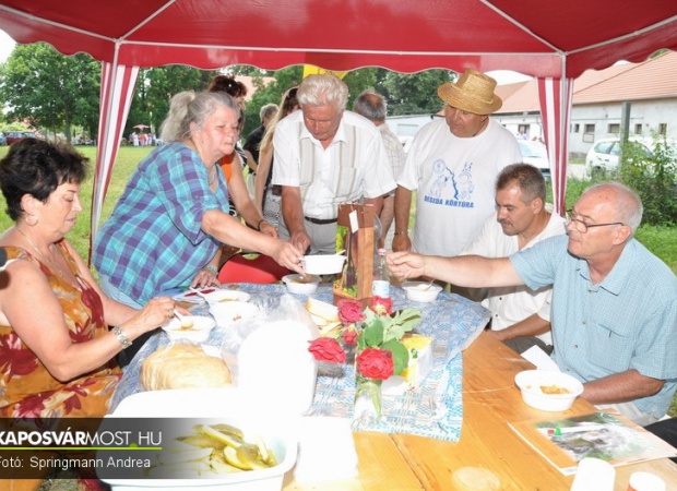 Nyarat köszöntöttek Füreden
