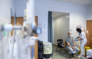 Jövő héten tetőzhet a koronavírus ötödik hulláma