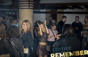 Régi idők hangulata, újévi lendület: Corner Party Szilveszterkor