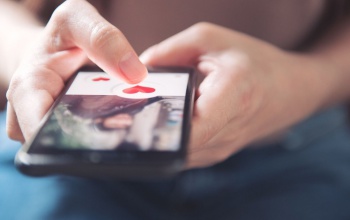 Elegük van az egyetemistáknak az online társkeresőkből