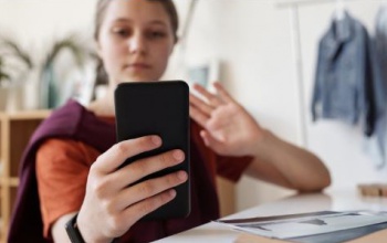 Az alfa generáció és a munka világa: mire készítsük fel a fiatalokat egy folyamatosan változó digitális környezetben