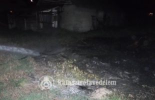 Lángoló területeket oltottak a tűzoltók