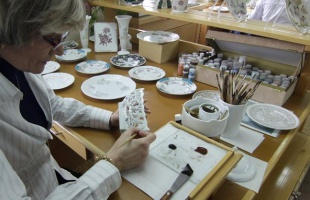 Hungarikum a herendi porcelán, a pálinka és a törkölypálinka