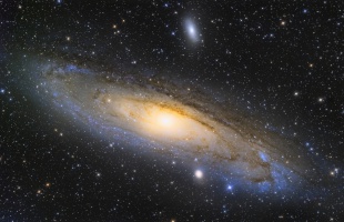 Androméda-galaxis: millió fényévnyire, mégis szabad szemmel is látható