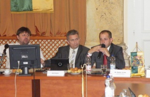 Macedón dinnye keseríti a magyar gazdát