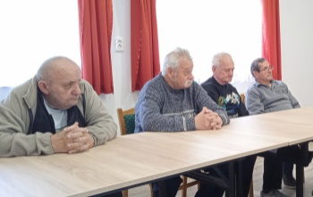 Online csalások ellen készítettek fel hajmási szépkorúakat