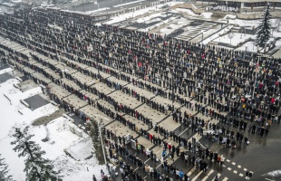 Ezrek szenteltették meg húsvéti ételeiket Csíkszereda főterén