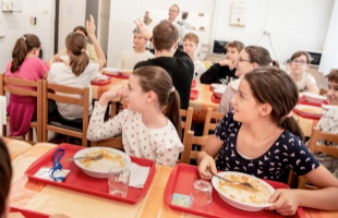 Kétféle menüből választhatnak októbertől a kaposvári iskolások