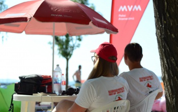 Idén háromszáz önkéntes vigyáz a fürdőzőkre a Balatonon