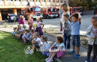 Tűzoltó bemutatót nyertek a kisdiákok