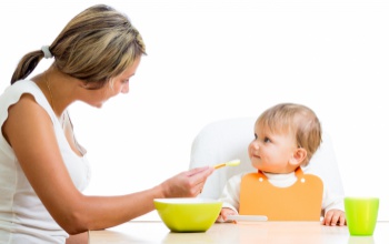 Egyre több a túlsúlyos, vitaminhiányos csecsemő