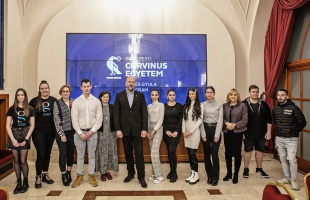 Érettségizett, rászoruló fiatalok jelentkezését várja a Corvinus a következő tanévi felkészítő tehetségprogramjába