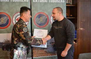 Bevonult a századik szerződéses katona