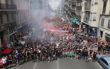 Több ezer magyar indult el a marseille-i stadion felé