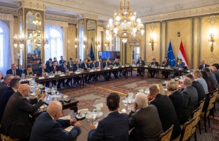 Kaposvár polgármestere Navracsics Tiborral találkozott
