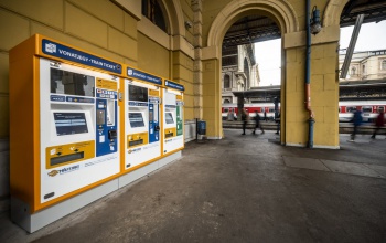 110 tervezett, új helyszínből 79 ponton már működnek a MÁV jegykiadó automatái