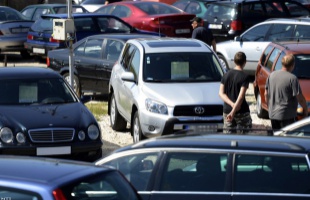 Ingyen kereshetők és lekérdezhetők lesznek az autók adatai januártól