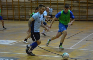Sima Sim-siker a teremfociban