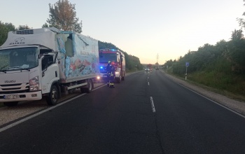Kisteherautó és kamion ütközött Toponár és Kaposfüred között, mentő is a helyszínre érkezett