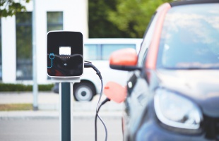 A high-tech akkumulátorgyártás és a járműipar húzza előre az ipari teljesítményt