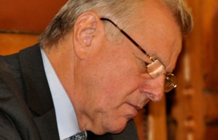 Megfosztaná doktori címétől Schmitt Pált az SE doktori tanácsa