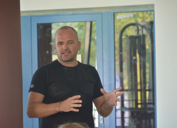 Pillangóúszás mesterfokon - Virth Balázs tartott előadást a jövő bajnokainak Kaposváron
