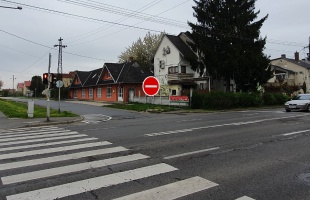 Ne rutinból közlekedjenek a Sopron utcában!