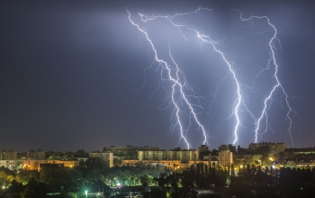 Fényes villámok cikáztak hajnalban Kaposvár felett