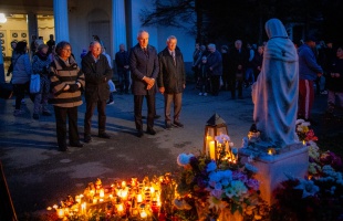 Az elhunyt kaposváriakért gyújtottak gyertyát