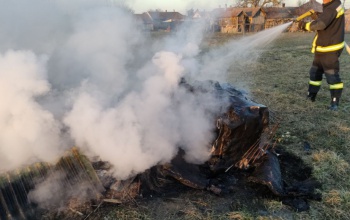 Kigyulladt az összehordott szemét