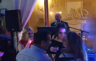 Visszatér a bárzene varázsa