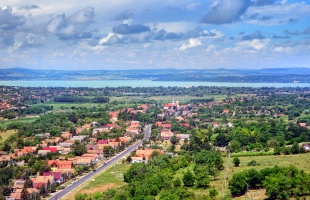 A Balaton déli partján a fővárosival megegyező négyzetméterárak jellemzőek