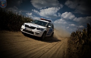 Ketten támadtak rá egy férfire a vendéglátóhely előtt