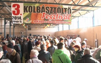 Tömegek harcoltak a kolbászokért