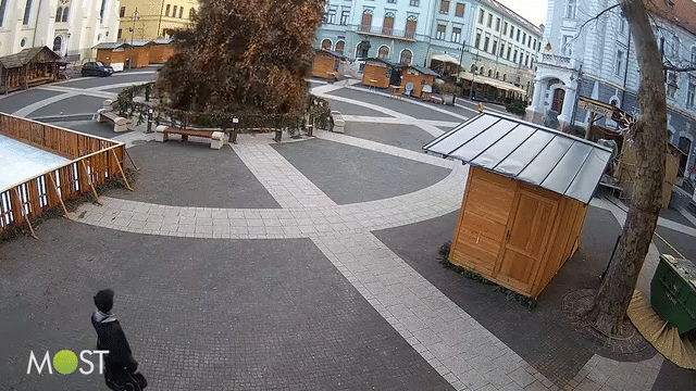 Videón a kaposvári karácsonyfa kidőlése