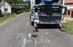 Belerohant a kukásautóba a részeg autós