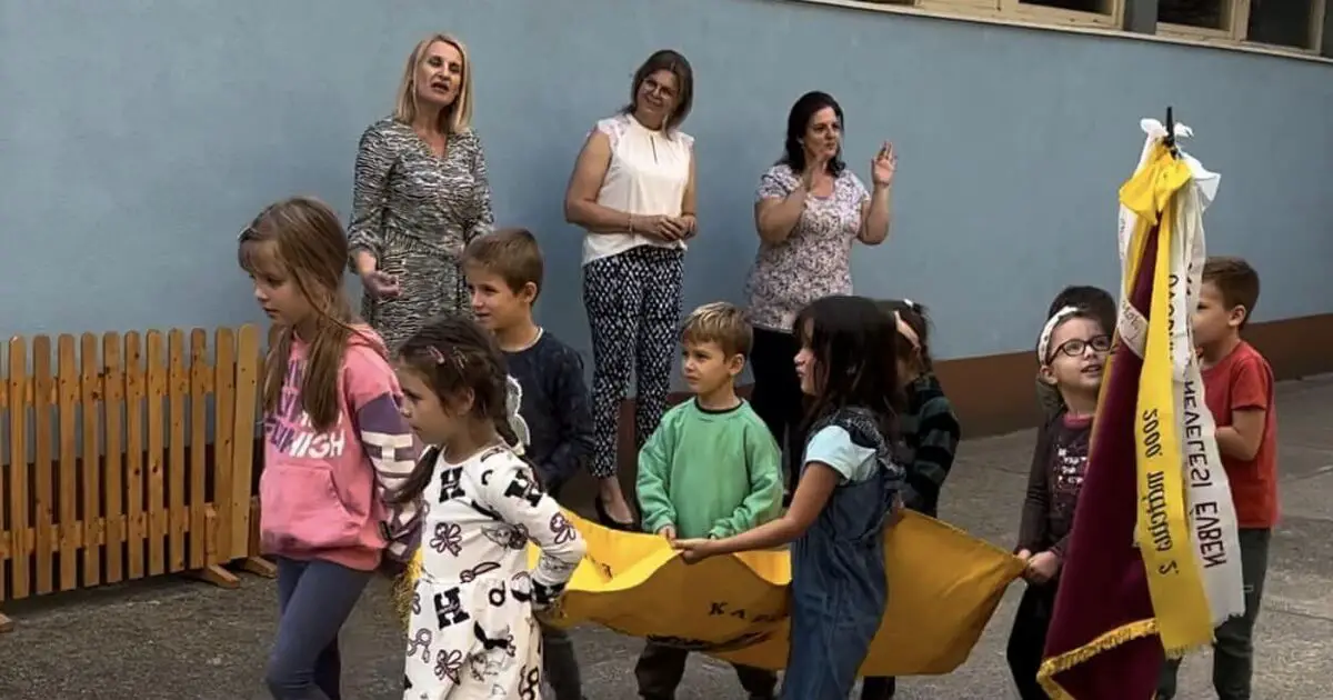 Emlékzászlót kapott az Arany János utcai óvoda