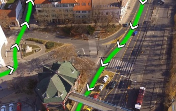 Elkezdik a bontást a felüljárónál, változás a gyalogosoknak és az autósoknak is!