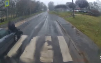 Sokkoló felvétel - videón, ahogy gyalogost gázolnak az egyetemnél